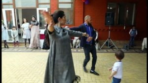 Чеченец красиво танцует. 2023. На свадьбе