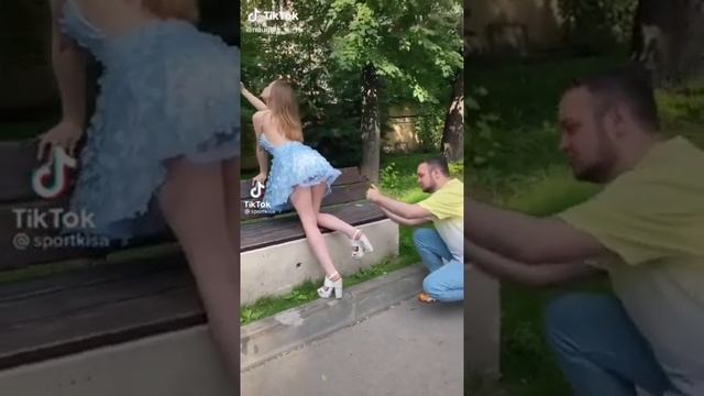 Сфоткал под юбкой#shorts смотреть онлайн