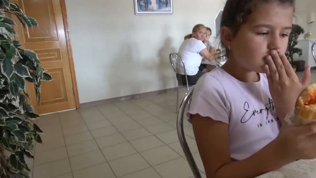 6 день : Завидую городским ! Алина вообще отказывается есть. 17.08.22. смотреть онлайн