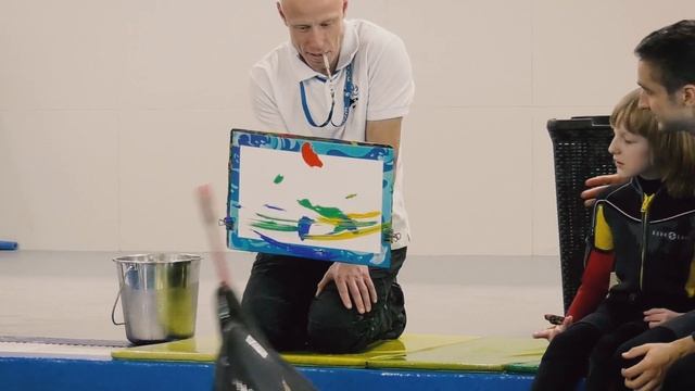 Дельфинотерапия в Москвариуме для Тани _ игра с дельфином смотреть онлайн