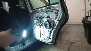 VW Touran, замена заднего замка двери ...