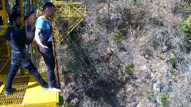 Банджи-джампинг в Ришикеше Jumpin Heights смотреть онлайн