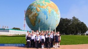 Буквы разные писать, тонким пёрышком в тетрадь...