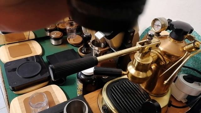 Comandante Mark 4 partially touching burrs at 6 - 7 clicks from locking! смотреть онлайн