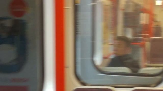 2017.09.28 WTF in Prague metro? Такого в пражском метро еще не было!!! смотреть онлайн