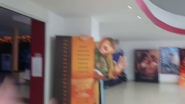 Краснодар. КРАСНАЯ ПЛОЩАДЬ. ОСТРОВА-РАЗВЛЕКАТЕЛЬНЫЙ ЦЕНТР. ТУРЕЦКОЕ КАФЕ DONER HOUSE. МОНИТОР. смотреть онлайн