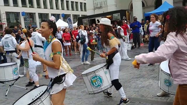 Уличные концерты ударных групп в Брюсселе смотреть онлайн