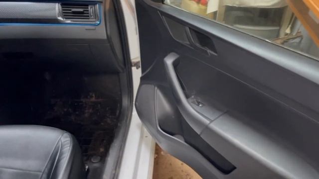 Замена штатной акустики в Skoda Rapid на Dl audio Gryphon Pro 165 Midbass смотреть онлайн