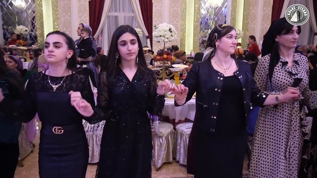 ЗАЖИГАТЕЛЬНЫЙ ТАНЕЦ ОТ БРАТЬЕВ И СЕСТЕР ЖЕНИХА смотреть онлайн
