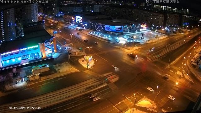 Поливка "рассолом" перекрёстка пр.Победы-Чичерина 08-12-2020 23:55 смотреть онлайн