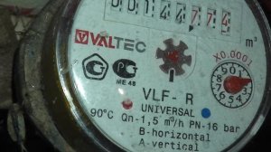 Как правильно смотреть показания счётчиков холодной и горячей воды