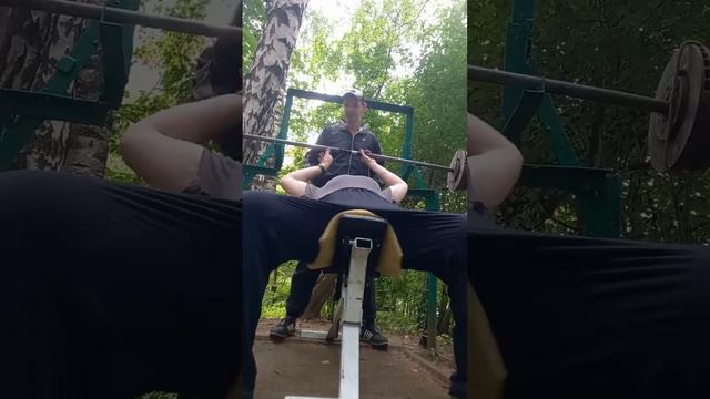 Жим от груди на наклонной скамье вес 85 кг!) Я и друг!) смотреть онлайн
