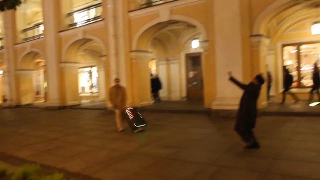 EPISODE 2️⃣ ГРОМКИЙ ЧЕМОДАН | АВТОЗВУК ПО ГОРОДУ С ГРОМКИМ ЧЕМОДАНОМ | РЕАКЦИИ ЛЮДЕЙ смотреть онлайн