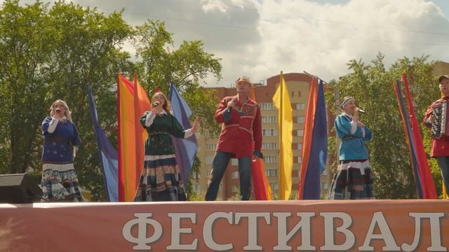 Фолк-Шоу группа "Парни поселковые" поздравляют с Днем России и Днем открытия города Череповца смотреть онлайн