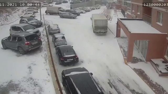 На Патрокле во Владивостоке грузовик въехал в дом смотреть онлайн