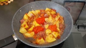 Жаркое из картошки и тушёнки.