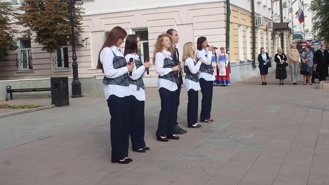 На школьном празднике . Оренбург смотреть онлайн