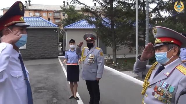 В Павлодаре молодые сотрудники полиции получили офицерские погоны смотреть онлайн
