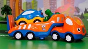 Машинки мультфильм - Эвакуатор спешит на помощь. Развивающие видео с игрушками для детей.mp4