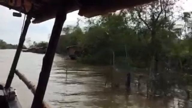 По Меконгу из Сайгона в Камбоджу смотреть онлайн