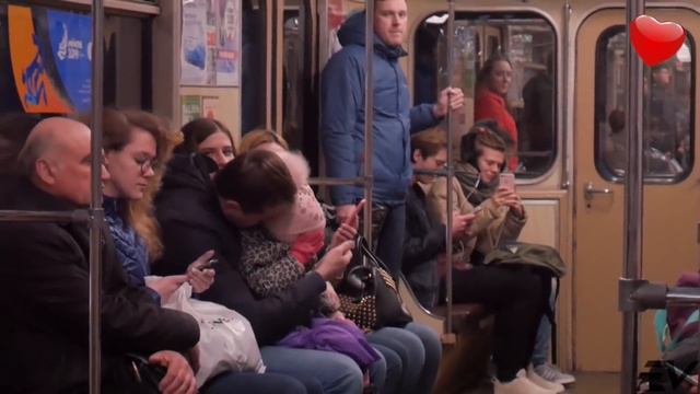 ПРАНК: ДЕД ФЛЕКСИТ В МЕТРО | Реакции людей смотреть онлайн