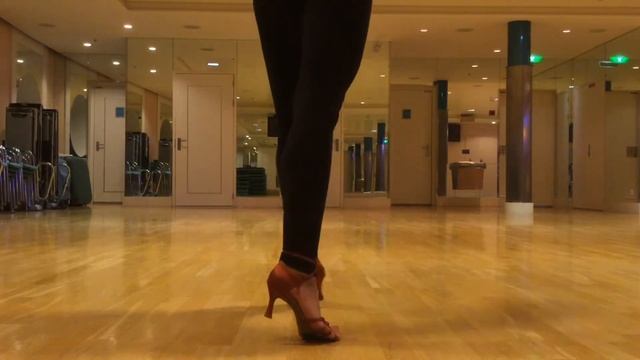 How to dance Stationary Samba Walk in Samba #7 | Самба Ход на Месте | EasyBallroom смотреть онлайн