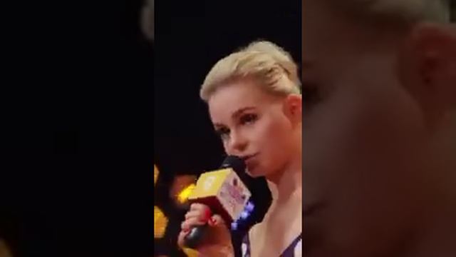 Мокрая киска!