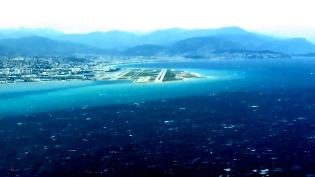 Landing at Nice/ Còte d'Azur AirPort (LFMN/NCE) смотреть онлайн