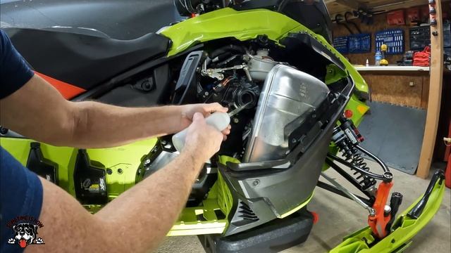 SKIDOO 900 ACE TURBO G4 Chain Case Oil Change and Set Chain Tension смотреть онлайн