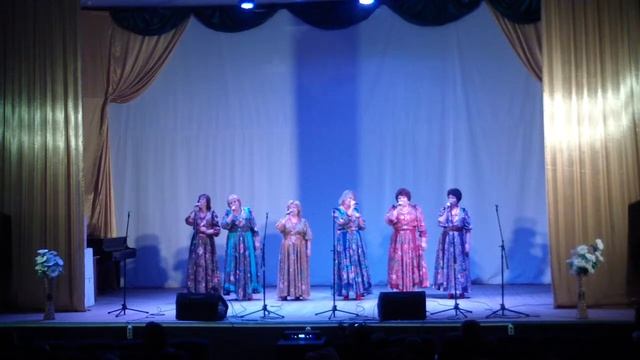 Женский вокальный ансамбль "Лейся,песня !" п. Одоев .Старый клен смотреть онлайн