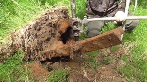 Коп металла в тайге.