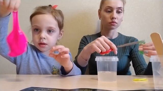 Милана с мамой делают СЛАЙМ. смотреть онлайн