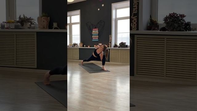 Хатха-йога. Комплекс на проработку мышц бёдер, ягодиц, икроножных мышц. Комплекс на проработку ног! смотреть онлайн