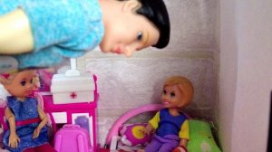 НА ЛЕТАЮЩЕЙ КРОВАТИ В ПАРК АТТРАКЦИОНОВ? Катя и Макс веселая семейка Смешные куклы барби ДаринелкаТ