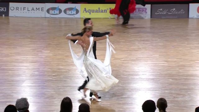 Slow Motion of New Move in Quickstep by Simone Segatori and Annette Sudol смотреть онлайн