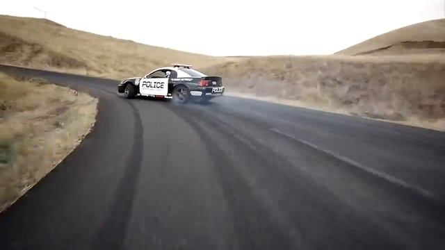 Дрифт на мотоцикле вот, что значит уметь управлять своим железным конем!И вот что такое хорошая ре смотреть онлайн