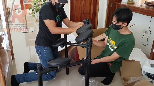 Yamaha DTX402K Digital Drum Unboxing And Assembling смотреть онлайн