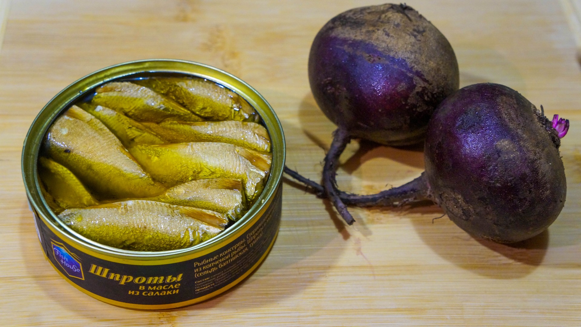 Беру БАНКУ ШПРОТОВ, 2 свеклы и готовлю гениальный салат на Новый год. Так мало кто готовит, а зря! смотреть онлайн