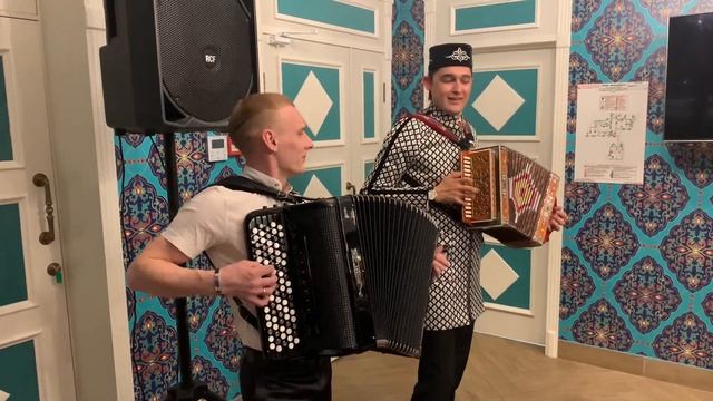 Тальян и баян. Разиль Камалов и Альфис Галиуллин смотреть онлайн