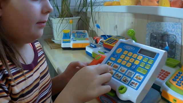 Касса с сенсорной панелью Помогаю маме смотреть онлайн