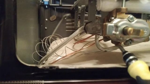 Газовая духовка переходит в режим малого пламени через несколько минут после розжига , почти тухнет смотреть онлайн