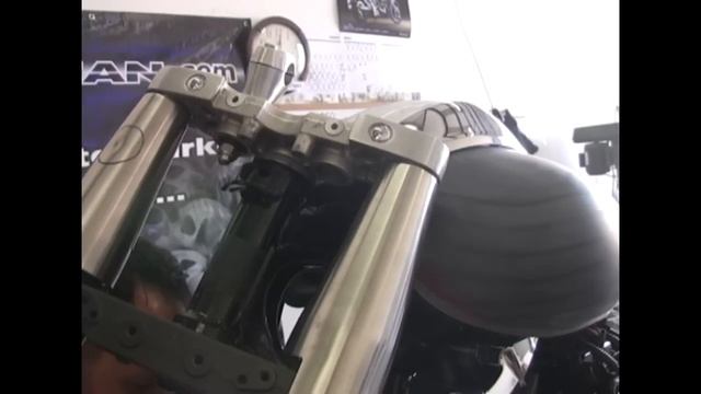 Low and Mean Custom V Star 950 Build Triple Tree Removal смотреть онлайн