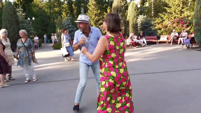 МОЯ ДЕТОЧКА!?/ТАНЦЫ В ПАРКЕ ГОРЬКОГО ХАРЬКОВ 2021 смотреть онлайн