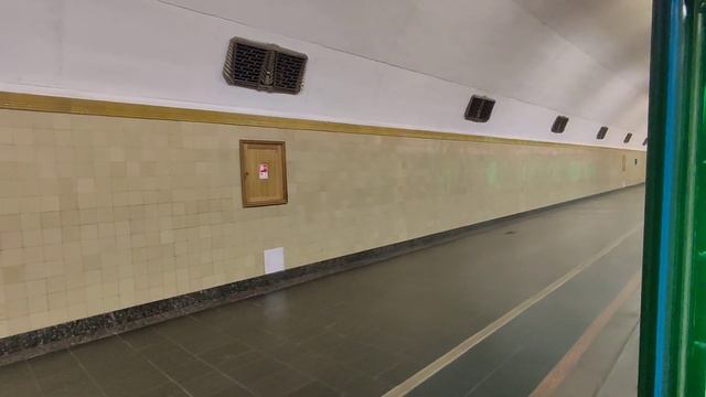 Метро. Станция "Китай-город" и поездка до "Свиблово" смотреть онлайн