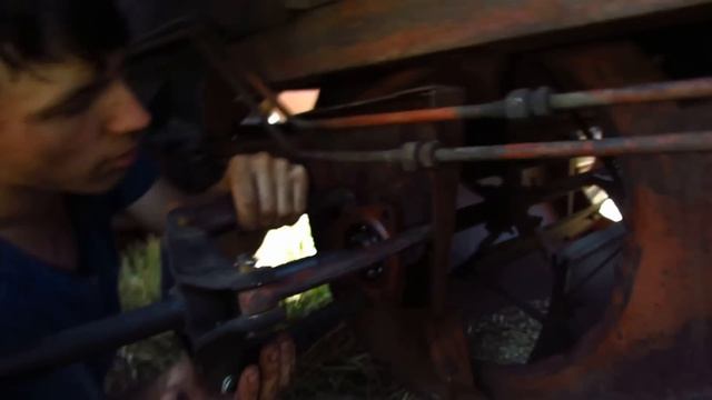 Старий ржавий комбайн Нива СК ще збирає пшеницю! Радіатор повний листя!! Молотили 15соток 5 год! смотреть онлайн