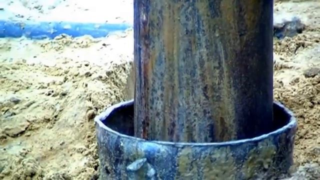 забивание обсадной трубы смотреть онлайн