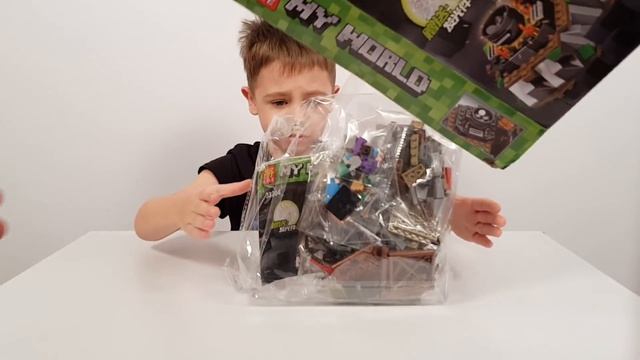 Строим Обычный и Серебряный Рудник Майнкрафт из китайской копии лего Мастер Славика - Видео игрушки смотреть онлайн