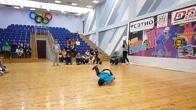 Чемпионат по брейк дансу. Мальчику 10 лет. смотреть онлайн