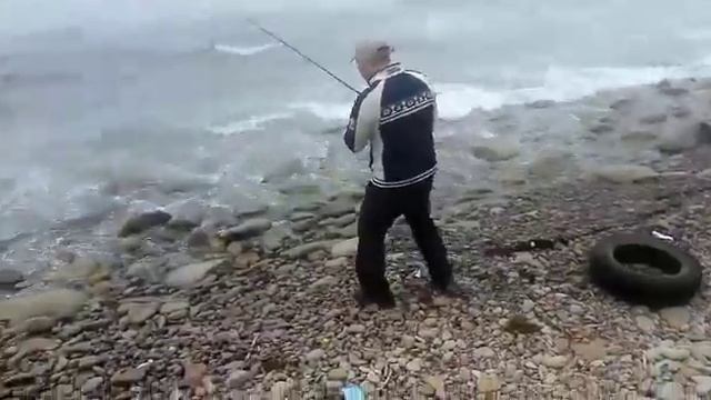 Рыбалка с берега владивосток смотреть онлайн
