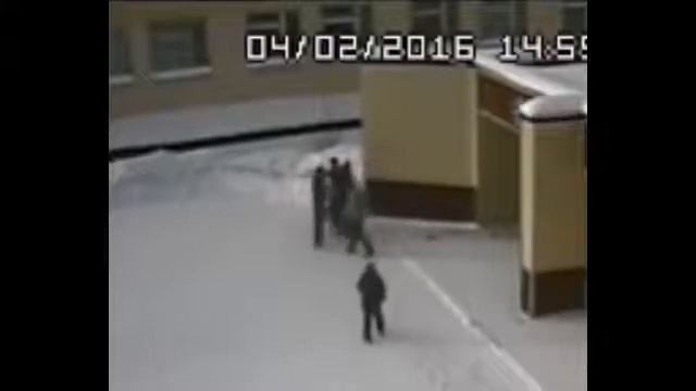Директор Нерюнгринского лицея № 24 Сергей Жилин избивает преподавателя смотреть онлайн
